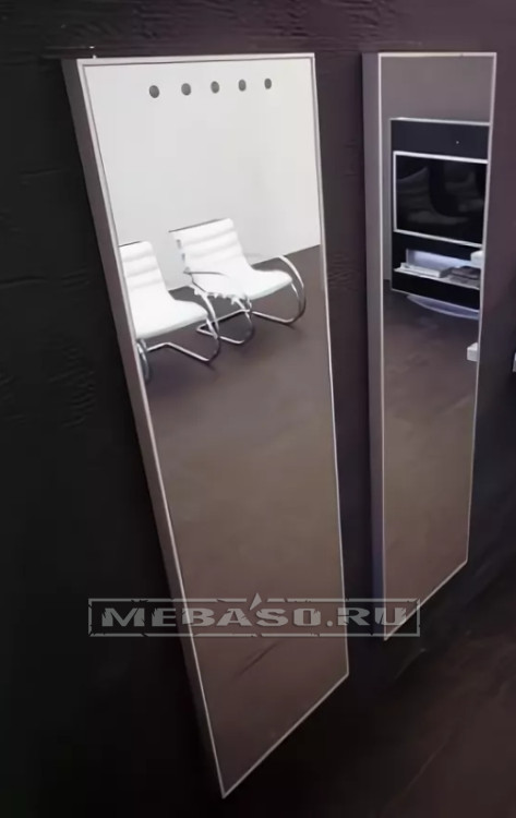 Зеркало в алюминиевой рамке